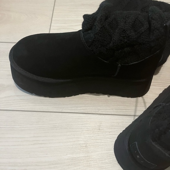 NWOT Ugg Platform Sweater Letter Boots - Size 9 - Picture 8 of 12